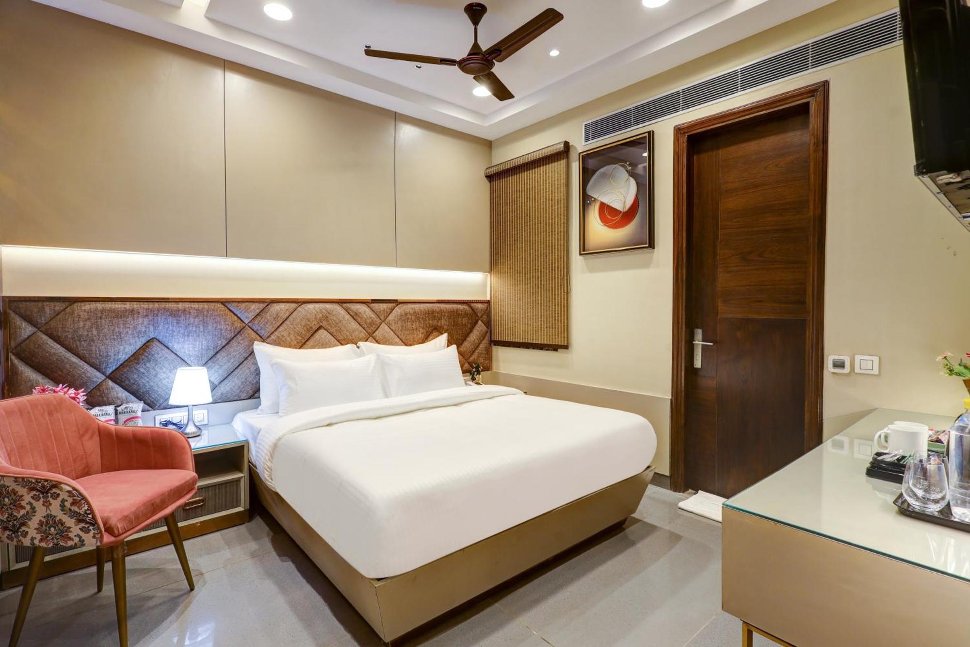 The Viking - Luxury Living Steps Away From New Delhi & Connaught Place Exterior photo