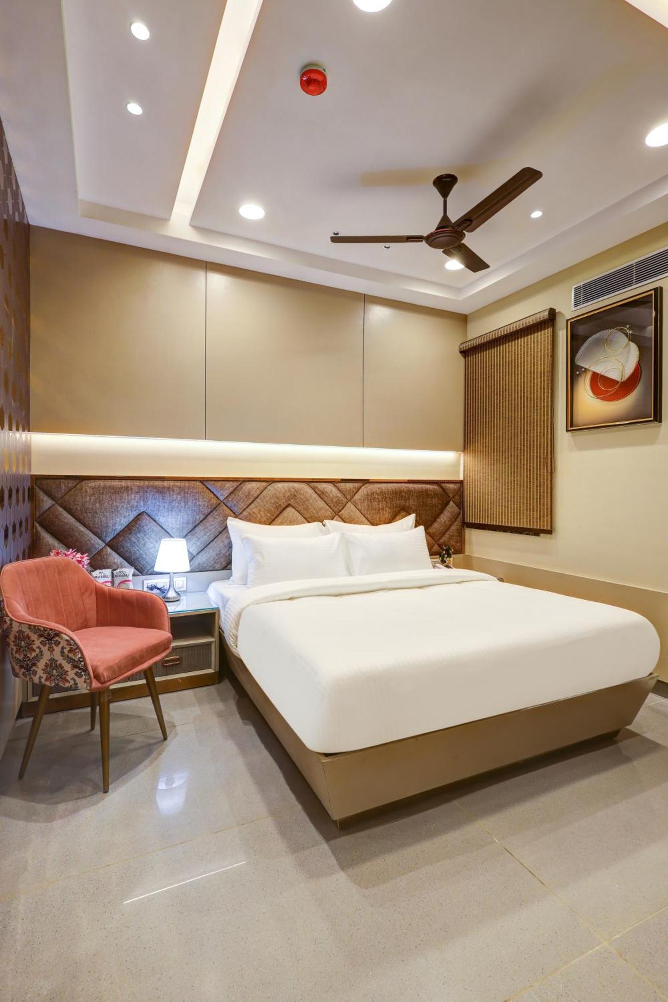 The Viking - Luxury Living Steps Away From New Delhi & Connaught Place Exterior photo