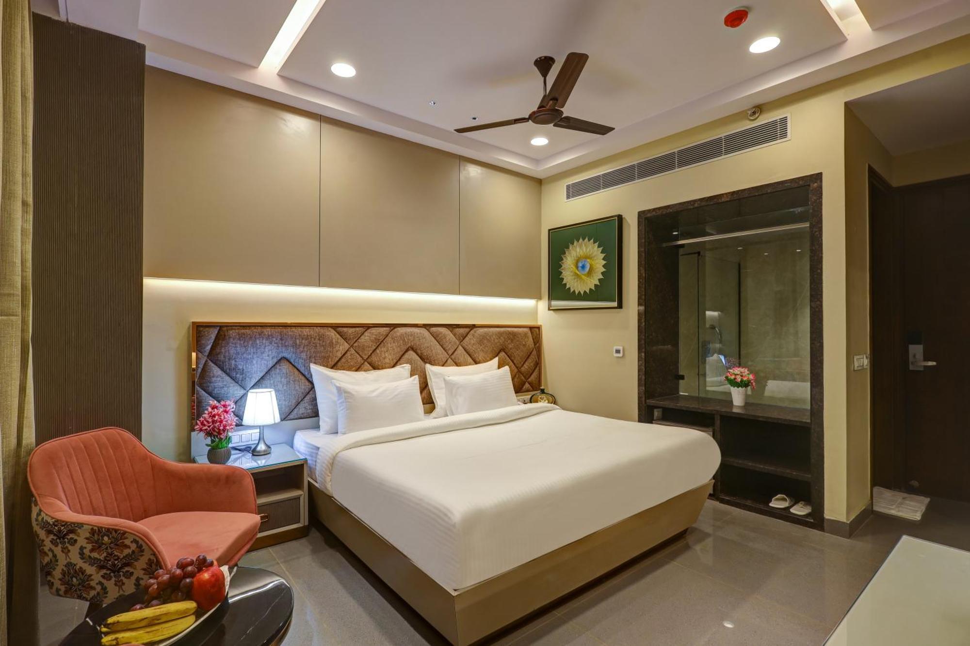 The Viking - Luxury Living Steps Away From New Delhi & Connaught Place Exterior photo