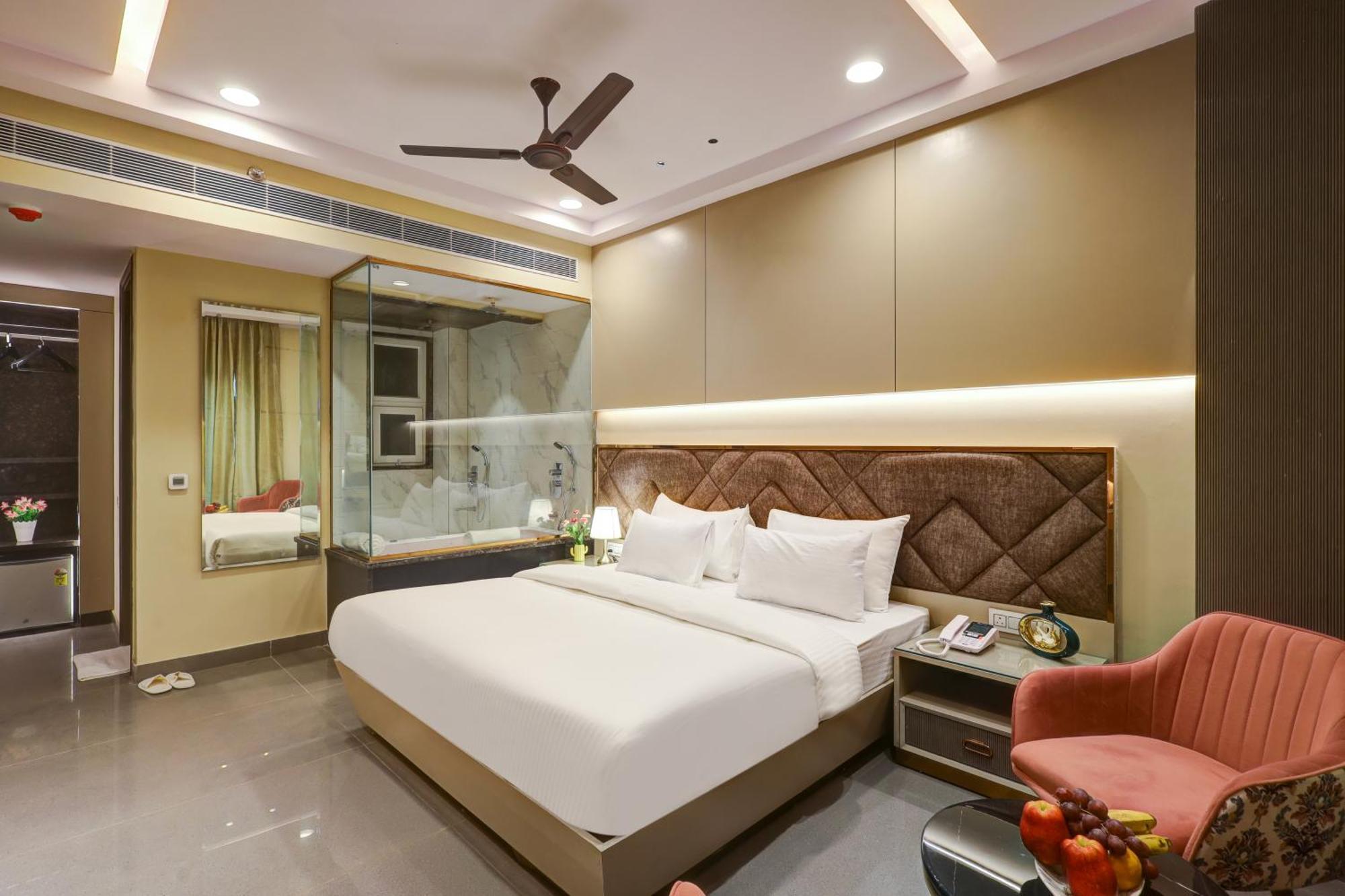 The Viking - Luxury Living Steps Away From New Delhi & Connaught Place Exterior photo